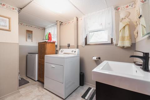 320 S Hackett Rd, Waterloo, IA 50701 photo 26
