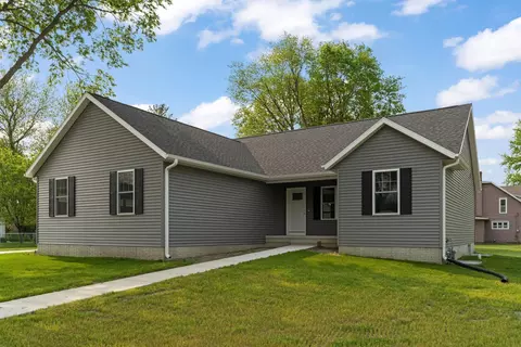 513 NW 3rd St, Independence, IA 50644
