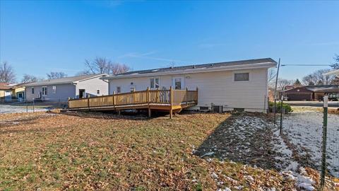 409 N Maple St, Sumner, IA 50674 photo 2