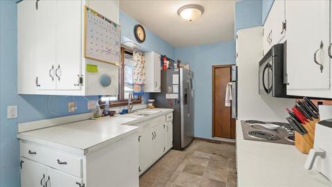 409 N Maple St, Sumner, IA 50674 photo 9