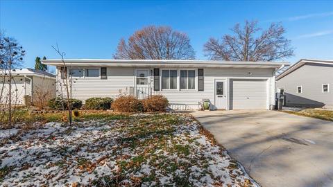 409 N Maple St, Sumner, IA 50674 photo 1
