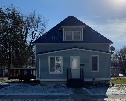 902 10th Ave, Charles City, IA 50616