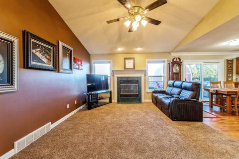 205 Maxwell Dr SW, Shellsburg, IA 52332 photo 2