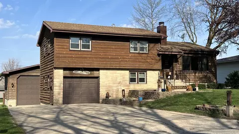 209 S 1st Ave, New Hampton, IA 50659