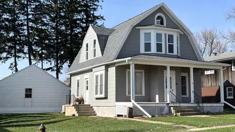 307 E Prospect St, New Hampton, IA 50659