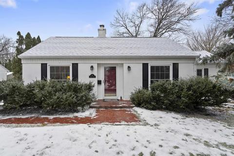 157 Pershing Rd, Waterloo, IA 50701 photo 1