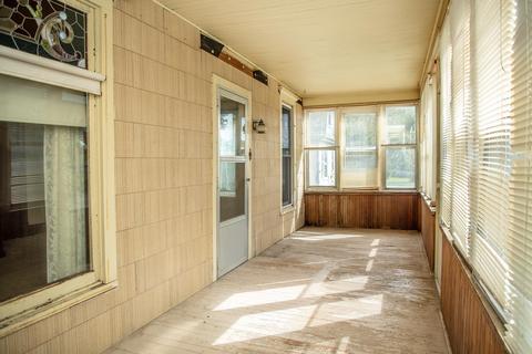 714 Central Ave E, Hampton, IA 50441 photo 3