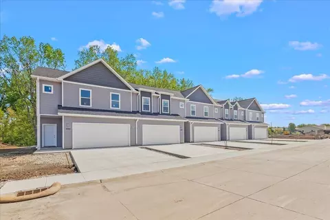 4308 Spruce Creek Dr, Cedar Falls, IA 50613
