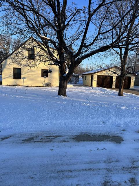 102 Riverview Dr, Decorah, IA 52101 photo 2