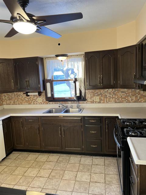 102 Riverview Dr, Decorah, IA 52101 photo 9