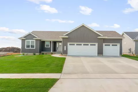 4508 Granite Ridge Rd, Cedar Falls, IA 50613