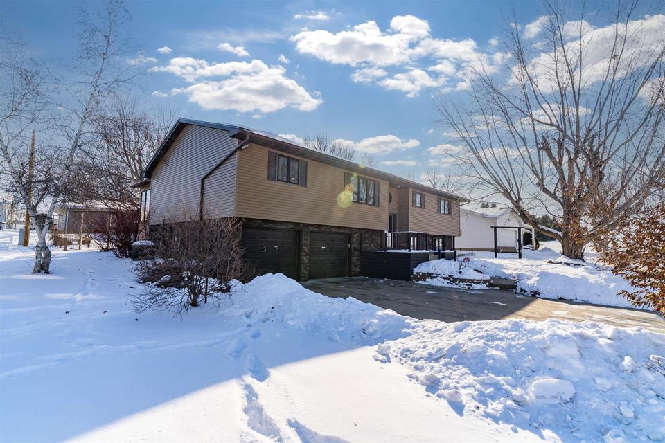  911 Mill St, Traer, IA 50675 photo 3