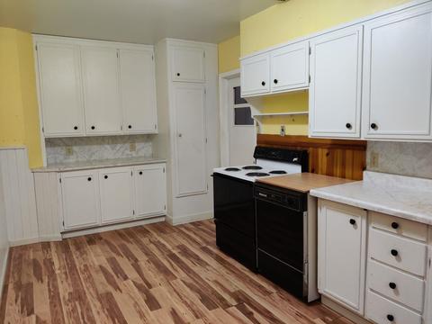 108 Riverview Dr, Decorah, IA 52101 photo 3