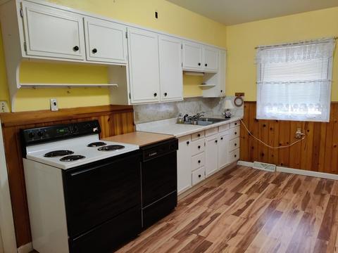 108 Riverview Dr, Decorah, IA 52101 photo 2