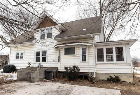 220 E 9th St, Cedar Falls, IA 50613 photo 3