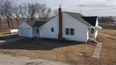 25229 250th St, Allison, IA 50602