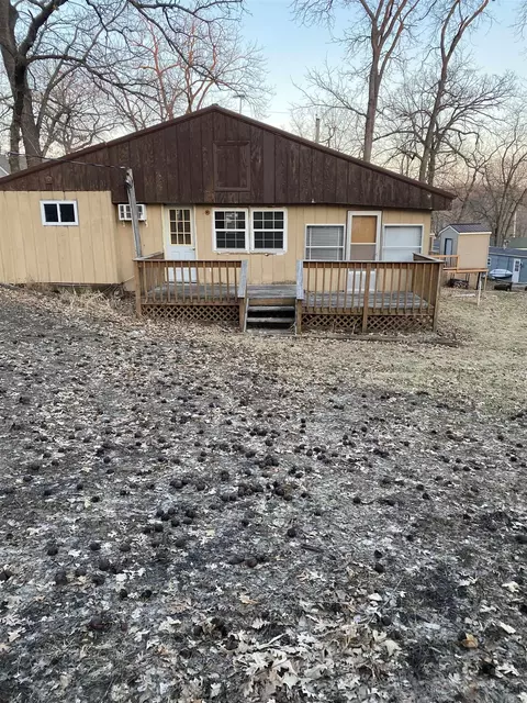 21668 258th St, Delhi, IA 52223