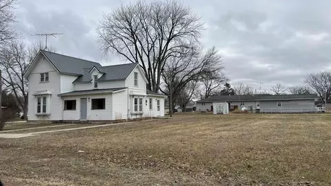 208 N Lincoln St, Lawler, IA 52154
