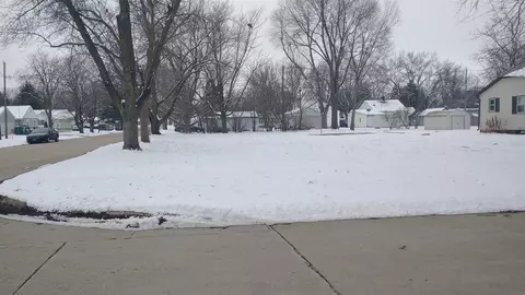 810 10 Ave, Charles City, IA 50616