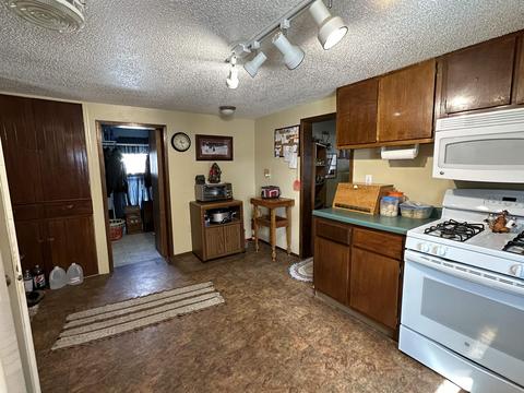 112 S 3rd St, Hazleton, IA 50641 photo 9