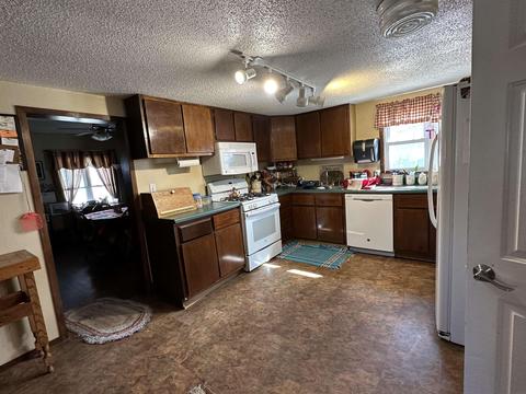112 S 3rd St, Hazleton, IA 50641 photo 8
