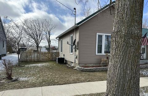 112 S 3rd St, Hazleton, IA 50641 photo 3