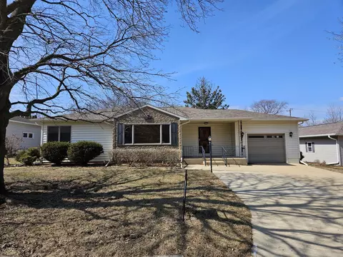 112 9th Ave SE, Oelwein, IA 50662