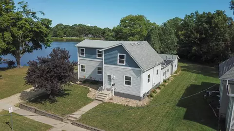 115 2nd Ave NE, Waverly, IA 50677