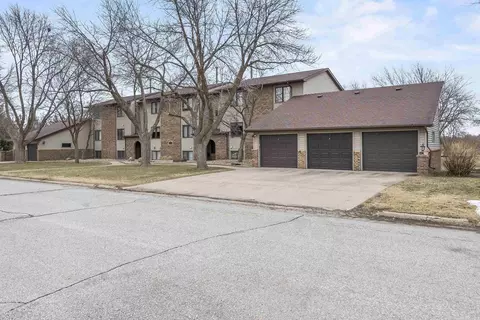 3917 Bradley St #H, Waterloo, IA 50701