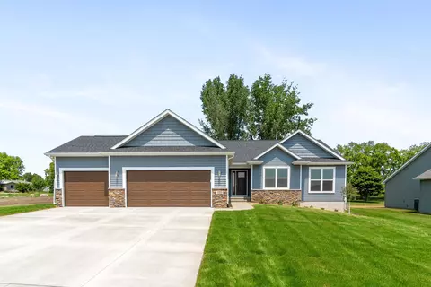 122 Sunbird Ct, Waterloo, IA 50701