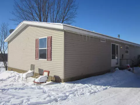 2049 Cheyenne Ave, Ionia, IA 50645