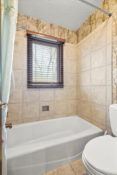 204 Lambeth Rd, Waterloo, IA 50701 photo 12