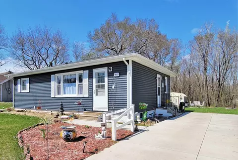 920 Midland St, Waterloo, IA 50703