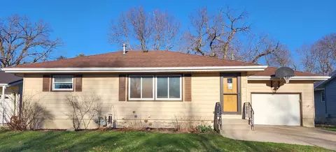 1035 New St, Manchester, IA 52057