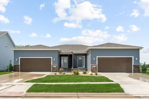 5325 Fernwood Dr, Cedar Falls, IA 50613