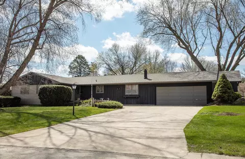 908 NE 1st St, Oelwein, IA 50662