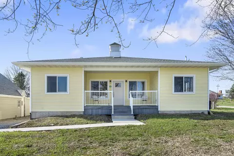 201 4th St, Morrison, IA 50657