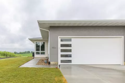 1836 Red Tail Dr, Waterloo, IA 50701
