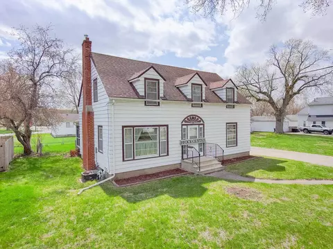 803 Main St, Laporte City, IA 50651