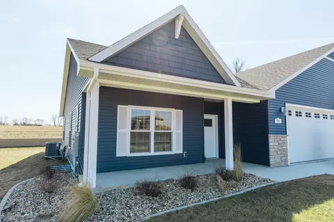 104 Cathy Jean Ct, Waterloo, IA 50701