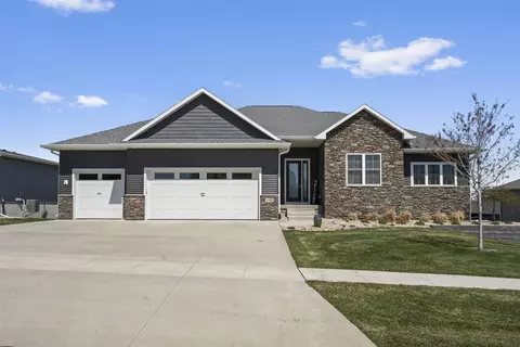 2321 Blythe Blvd, Cedar Falls, IA 50613