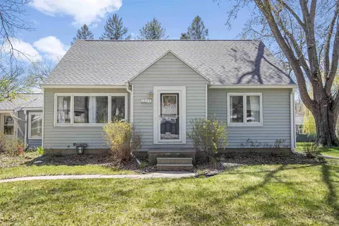 1825 Hawthorne Dr, Cedar Falls, IA 50613