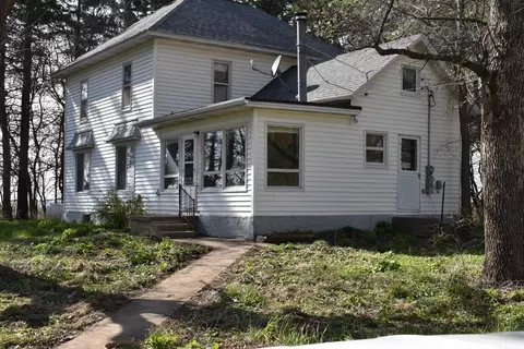 2745 270th St, Winthrop, IA 50682