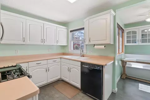 244 Windsor Dr, Waterloo, IA 50701 photo 10