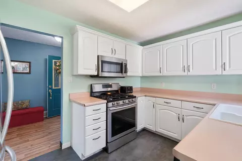 244 Windsor Dr, Waterloo, IA 50701 photo 9