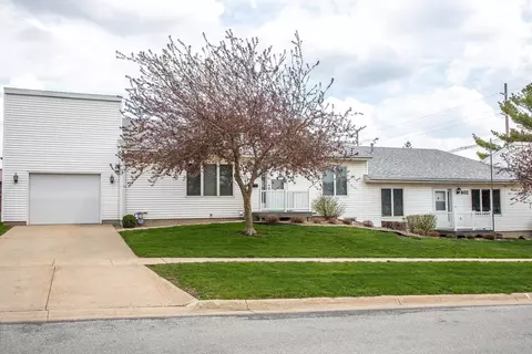 812 6th St NW, Waverly, IA 50677