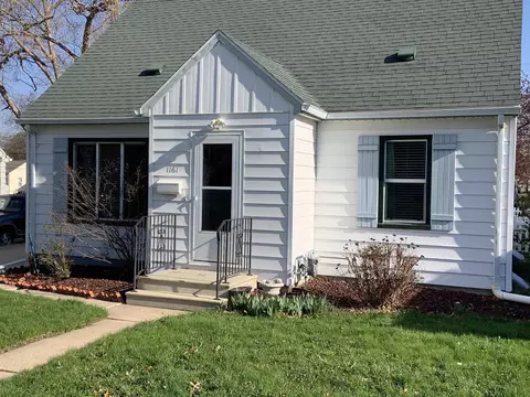 1161 E Mitchell Ave, Waterloo, IA 50702 photo 1