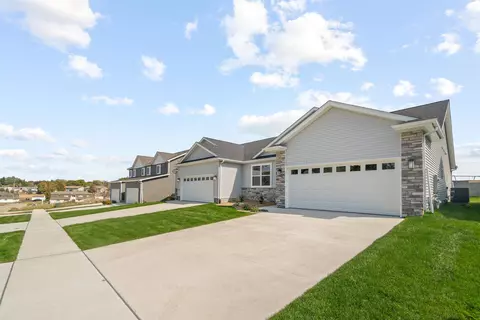 3377 Lincolnshire Rd, Waterloo, IA 50701