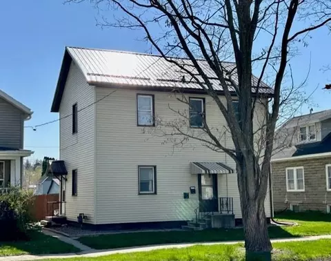 706 Mechanic St, Decorah, IA 52101