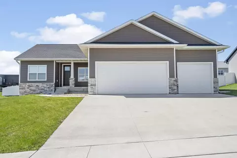 2314 Blythe Blvd, Cedar Falls, IA 50613